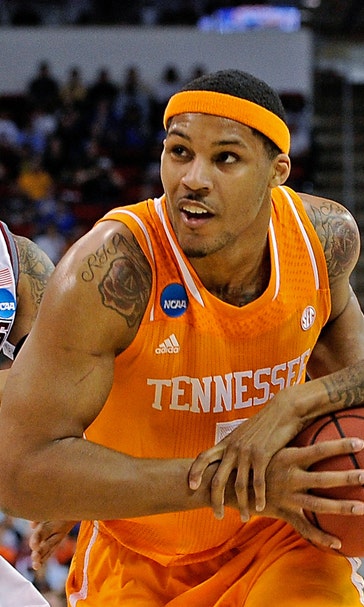 No. 11 Tennessee upsets Massachusetts, will take on Mercer